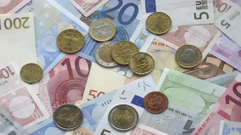 Ricorso vitalizi degli ex deputati: in 1.400 sfidano la Camera per riavere i privilegi